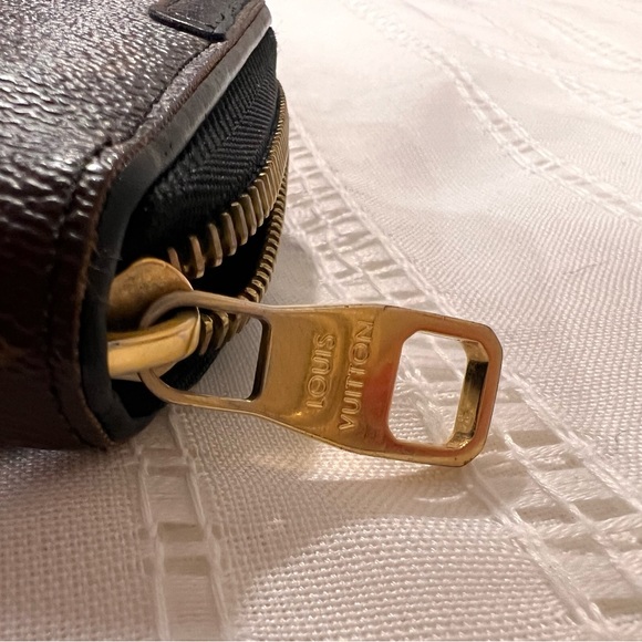 Louis Vuitton Zippy Wallet - Picture 6 of 15